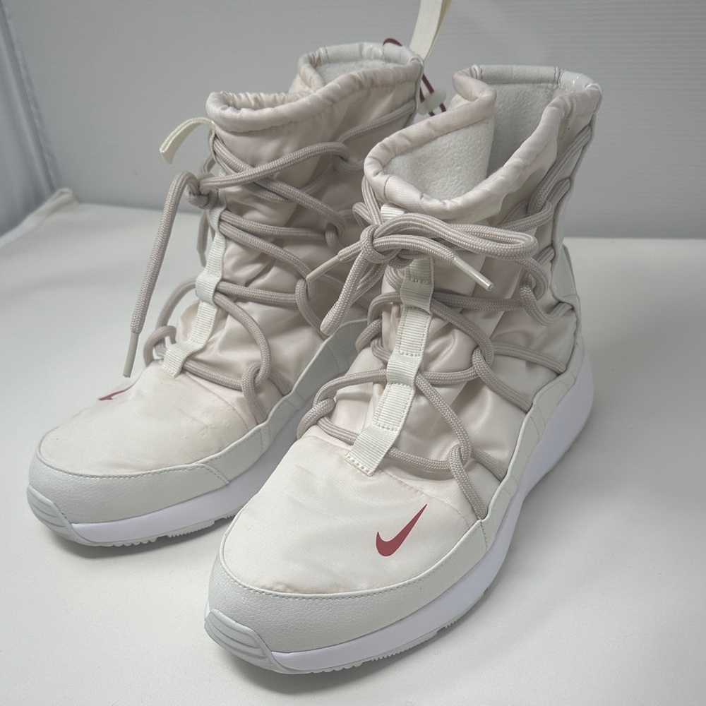 Nike Women's Tanjun High Rise sneaker boot Size 11